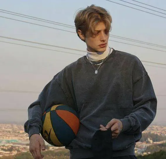 homme jouant au basquet
