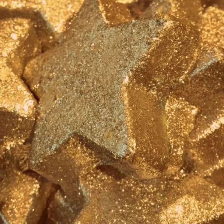 des étoiles dorées