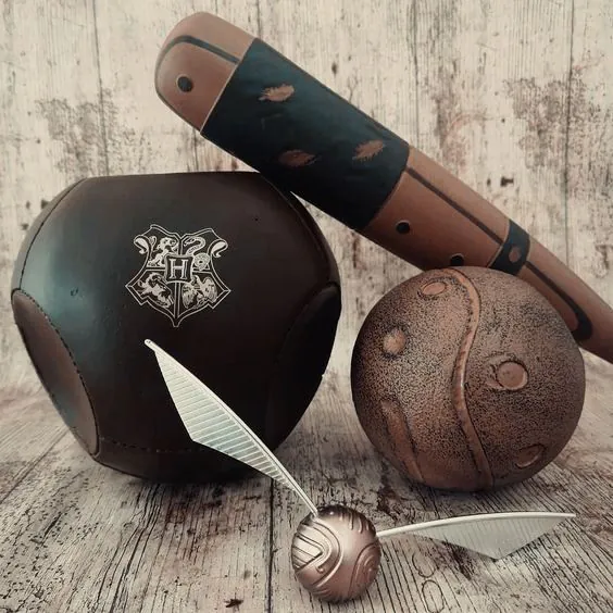 Matériel de Quidditch : batte, souaffle, cognard, viffet