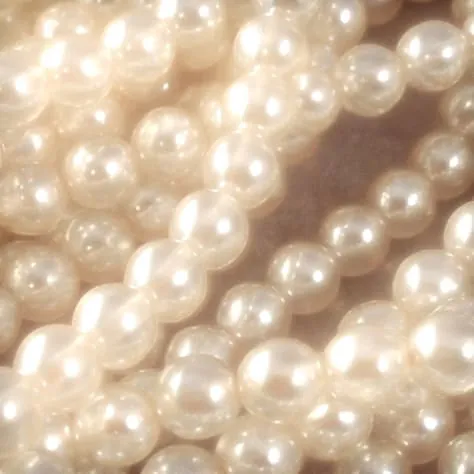 des perles avec un halo doré